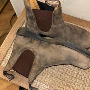 Blundstone Distressed Brown Chelsea Boots